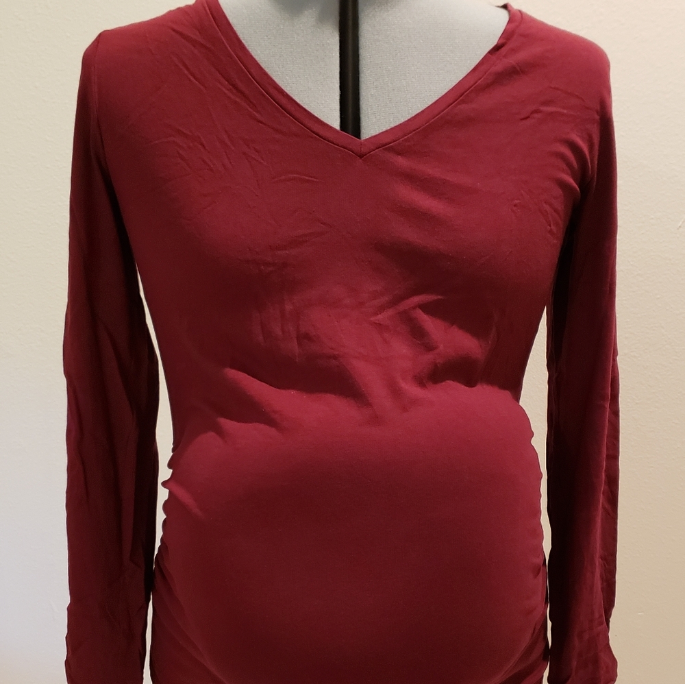 Burgundy Old Navy maternity tee